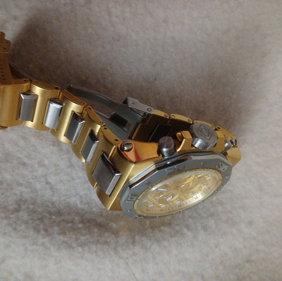 Invicta Akula 52mm Gold/Silver Two-tone SS Bracelet Chrono Multi-Function - Picture 9 of 13